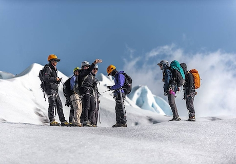 caminata en hielo en grupo en el glaciar grey