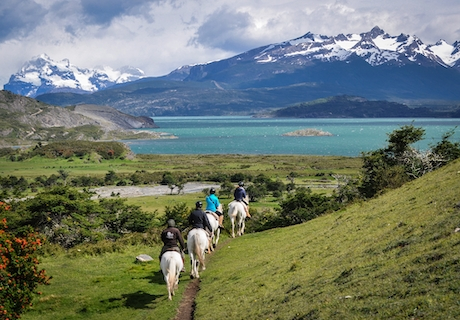 Cabalgata en estancia patagónica