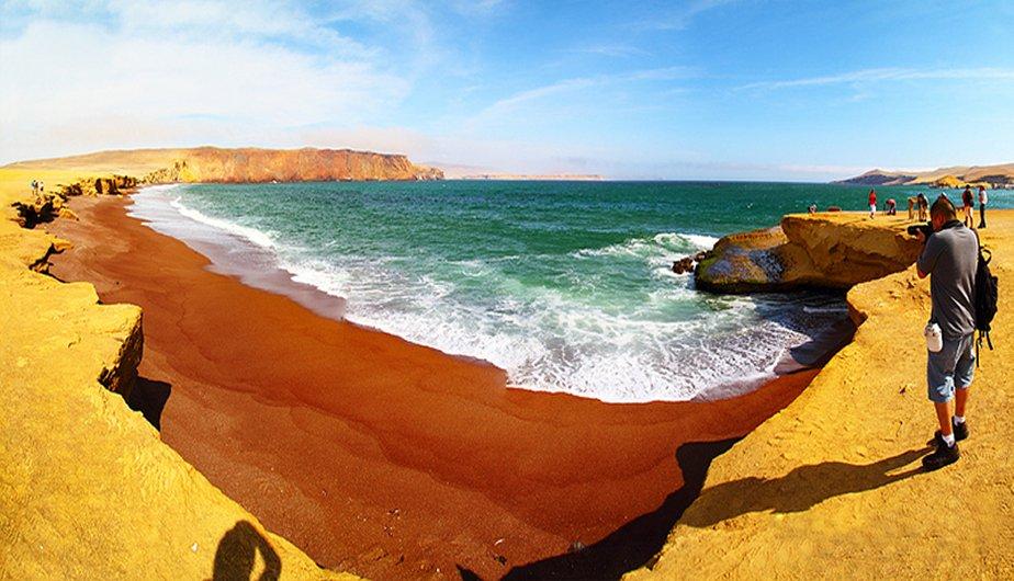 Praia de areia vermelha